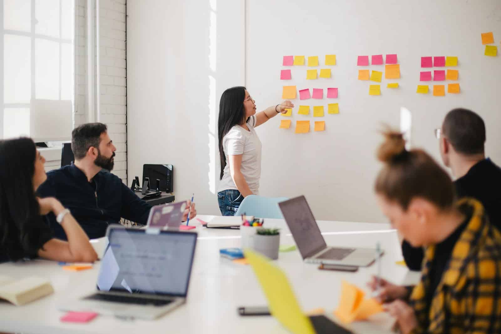 Coworking travail en equipe alternative au teletravail