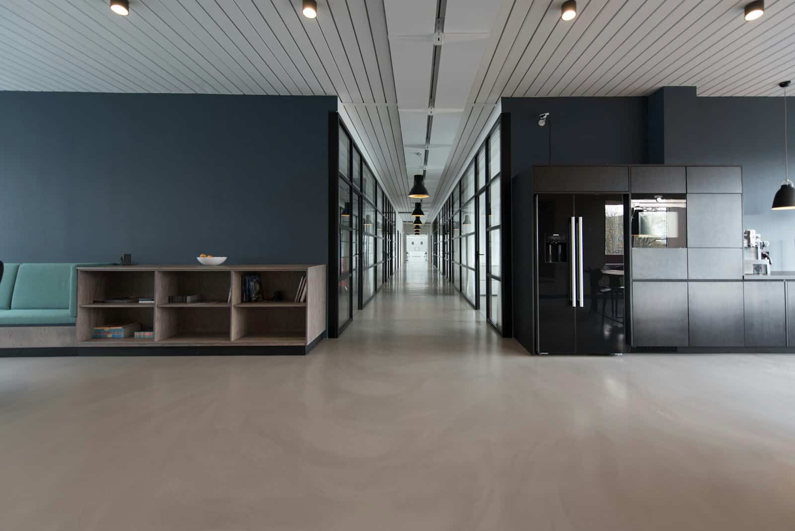 Espace de coworking moderne avec professionnels au travail